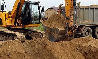 Выкопать яму экскаватором в Кронштадте от 942 руб. - ГОСТСТРОЙ 