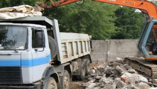 Вывоз строительного мусора с участка в Кронштадте недорого от 1569 руб. | ГОСТСТРОЙ